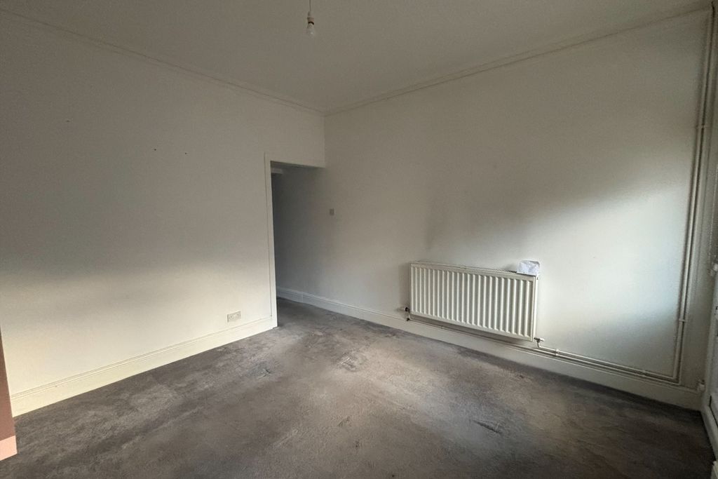 Property photo 3 of 11 Loumge