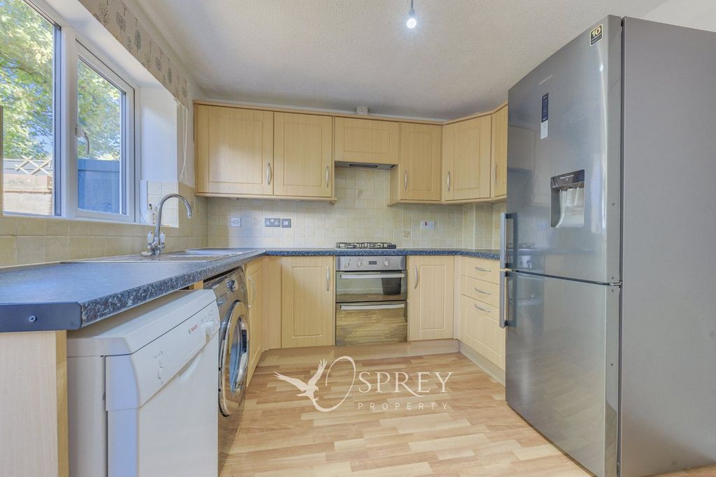 Property photo 2 of 10 Kitchen