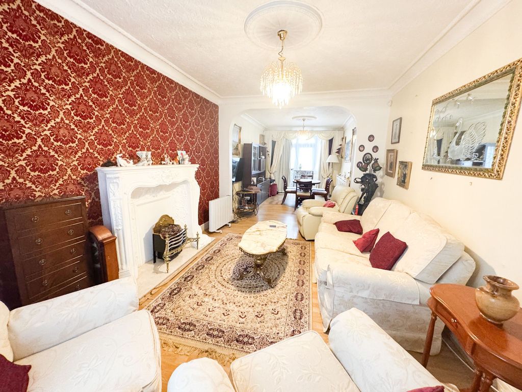 Property photo 3 of 21 Tallack Road E10