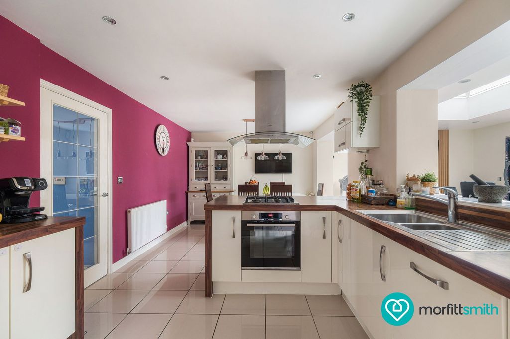 Property photo 3 of 27