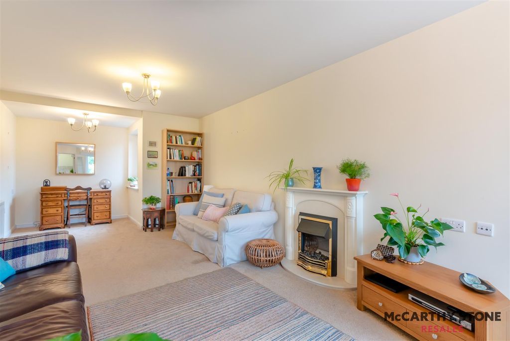 Property photo 3 of 18 8609288-Interior10.Jpg