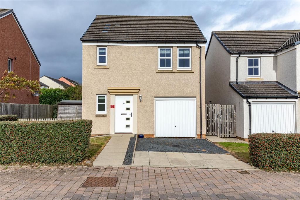 Property photo 1 of 26 20 Kingfisher Grove Galashiels 02.Jpg