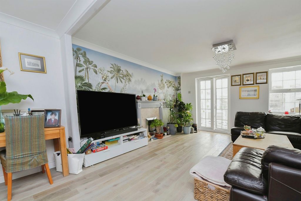 Property photo 3 of 25