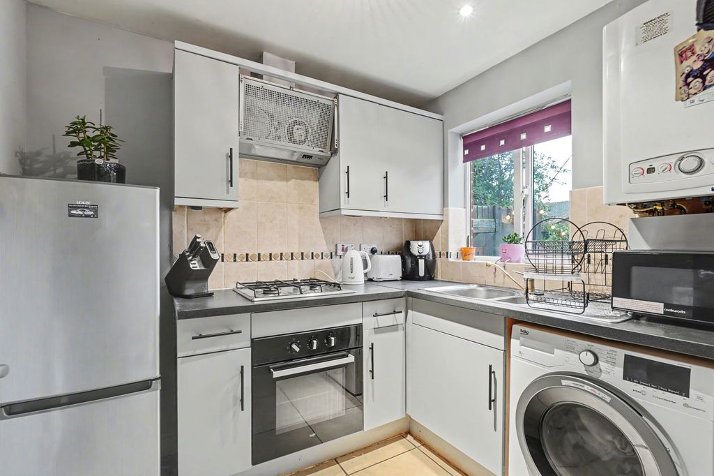 Property photo 2 of 20