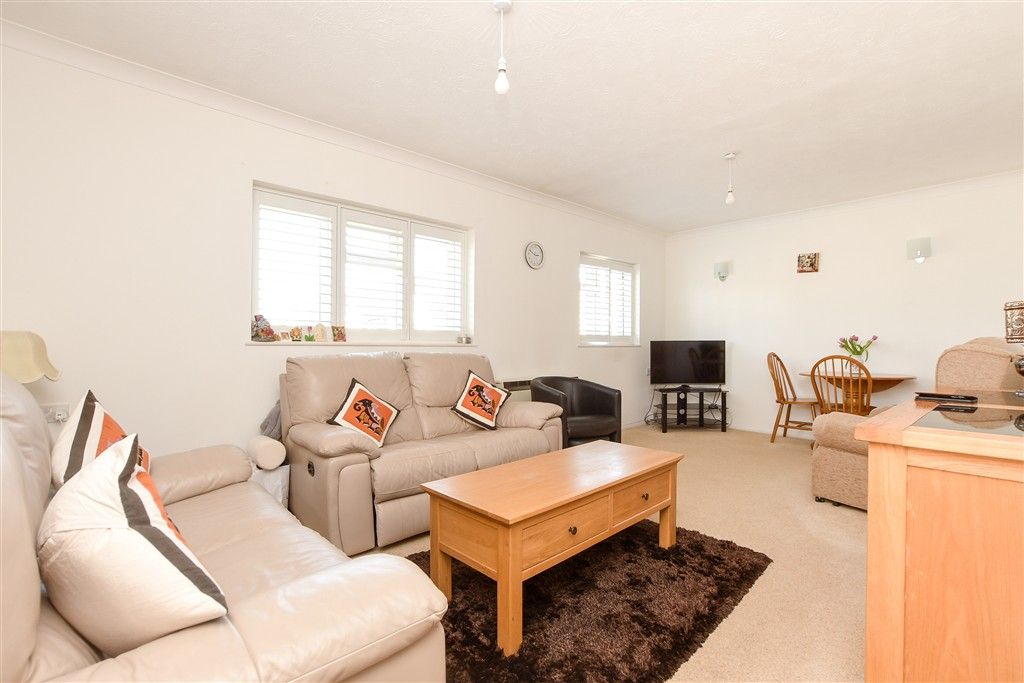 Property photo 1 of 9 Lounge/Diner