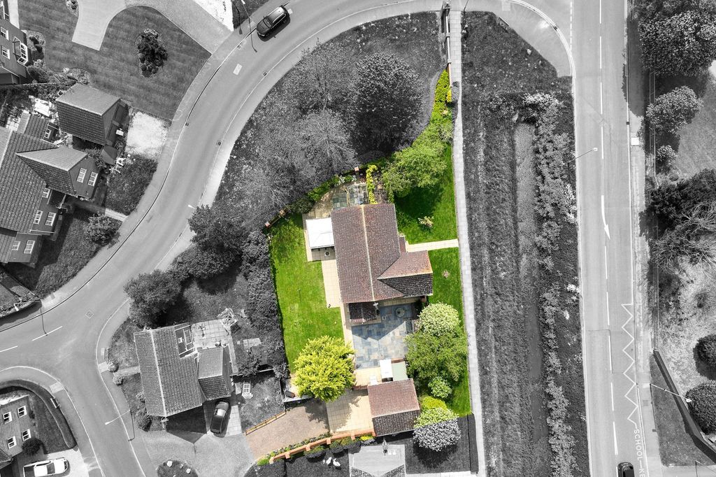 Property photo 2 of 31