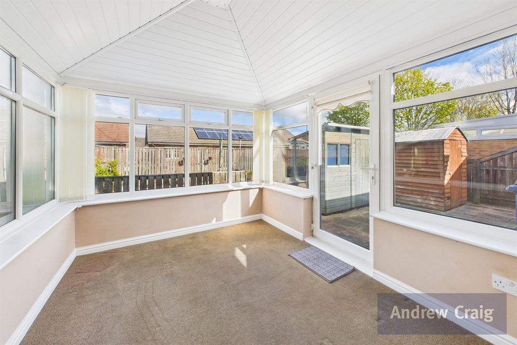 Property photo 3 of 12 Conservatory