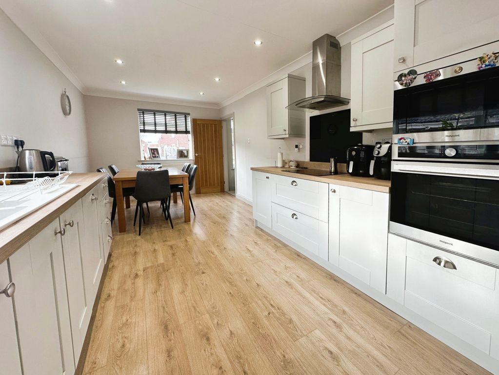 Property photo 3 of 17 Kitchen/Diner