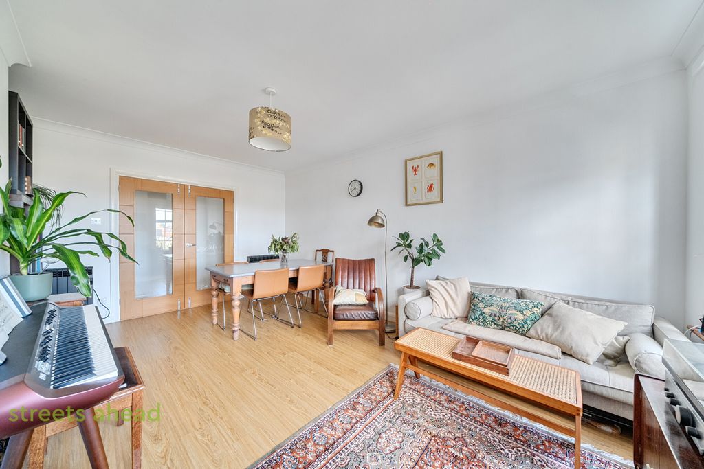 Property photo 1 of 17 5Fe338E1-A940-4ee...