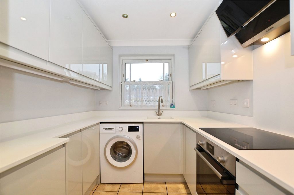 Property photo 2 of 10 Kitchen