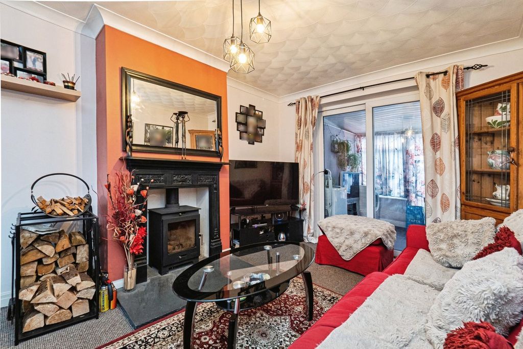 Property photo 2 of 18