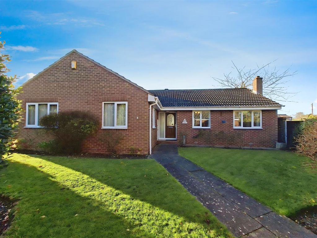 Property photo 3 of 25 Primrose Close