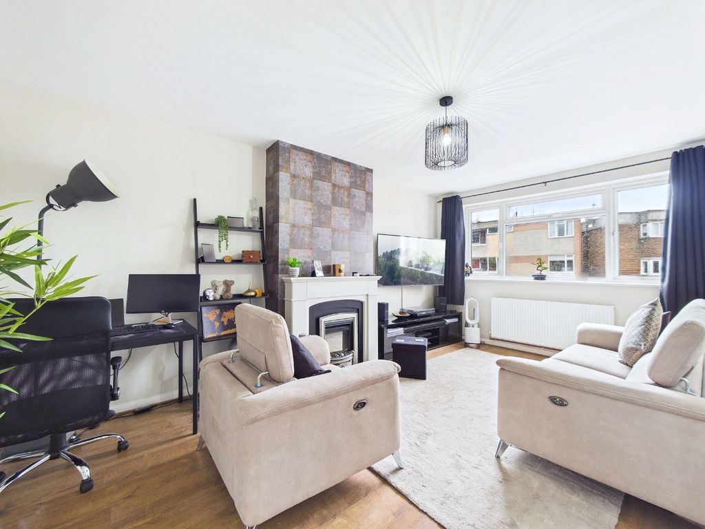 Property photo 2 of 17 5229804