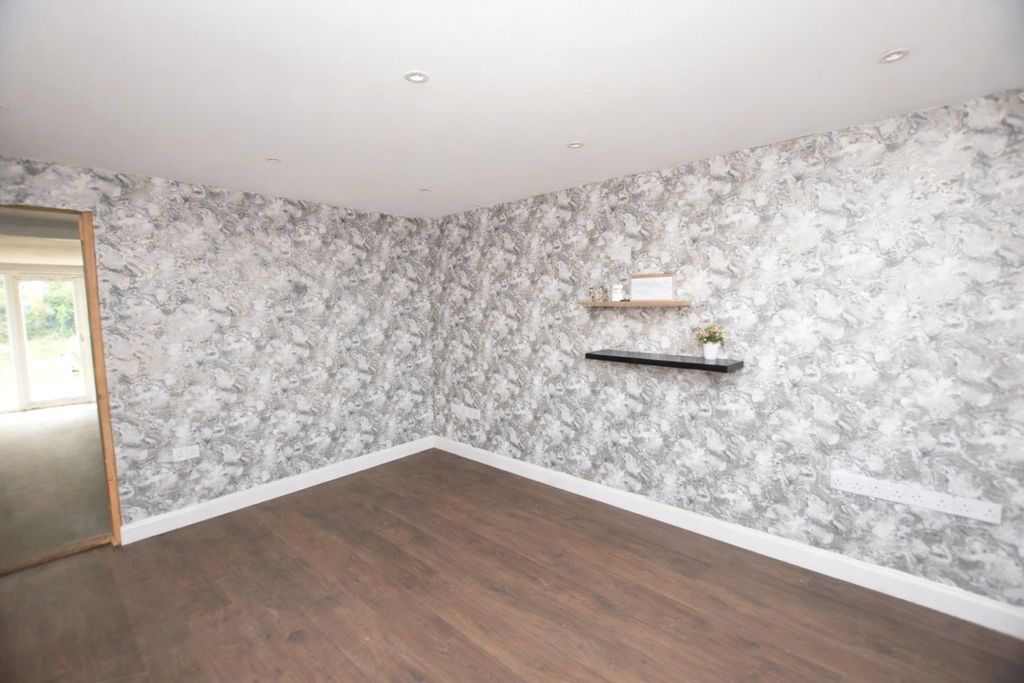 Property photo 3 of 10 Lounge