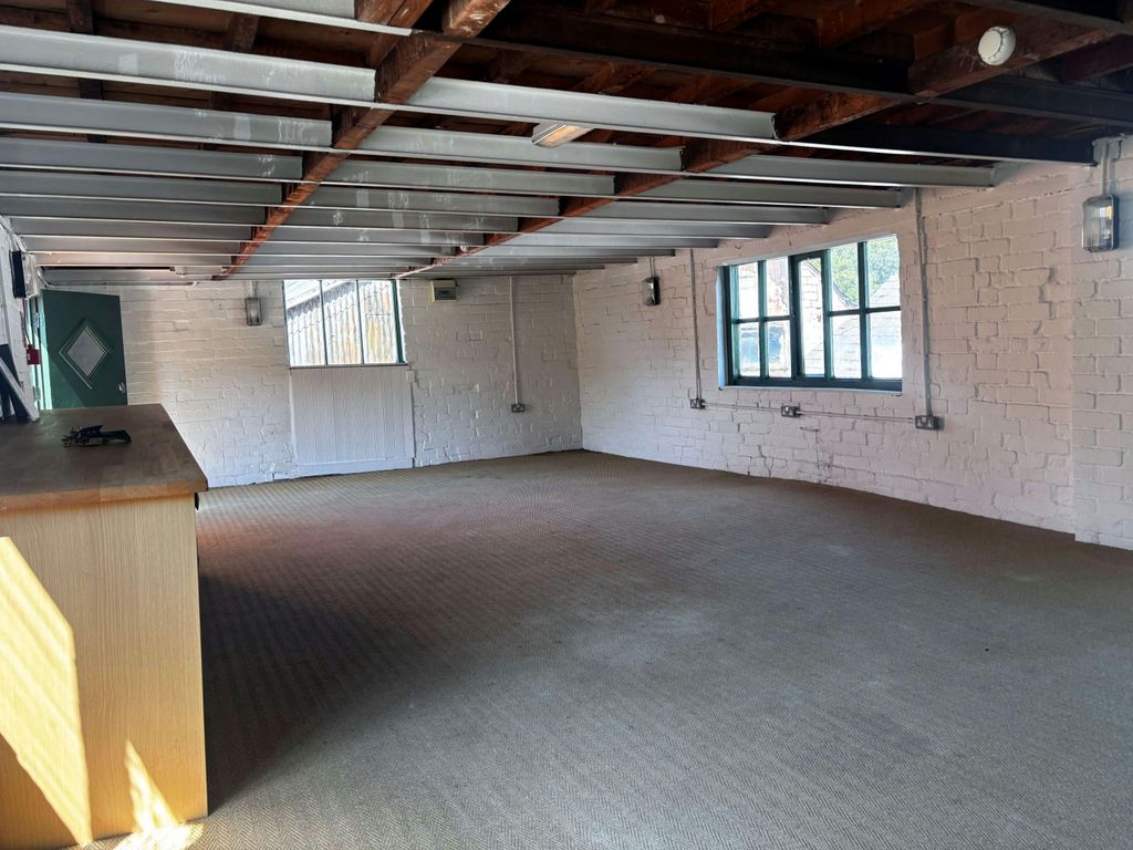 Property photo 2 of 3 Int 1.Jpg
