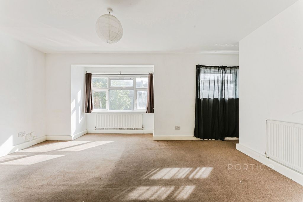 Property photo 3 of 16 Pbox-Img.Jpg