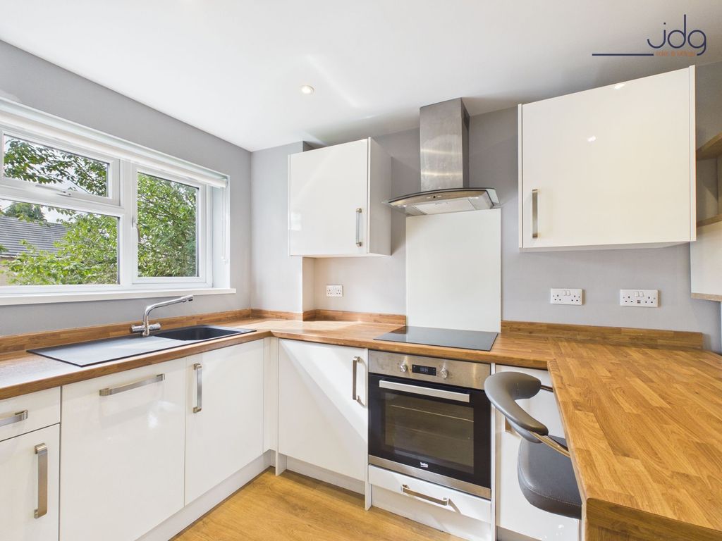 Property photo 2 of 9 Kitchen