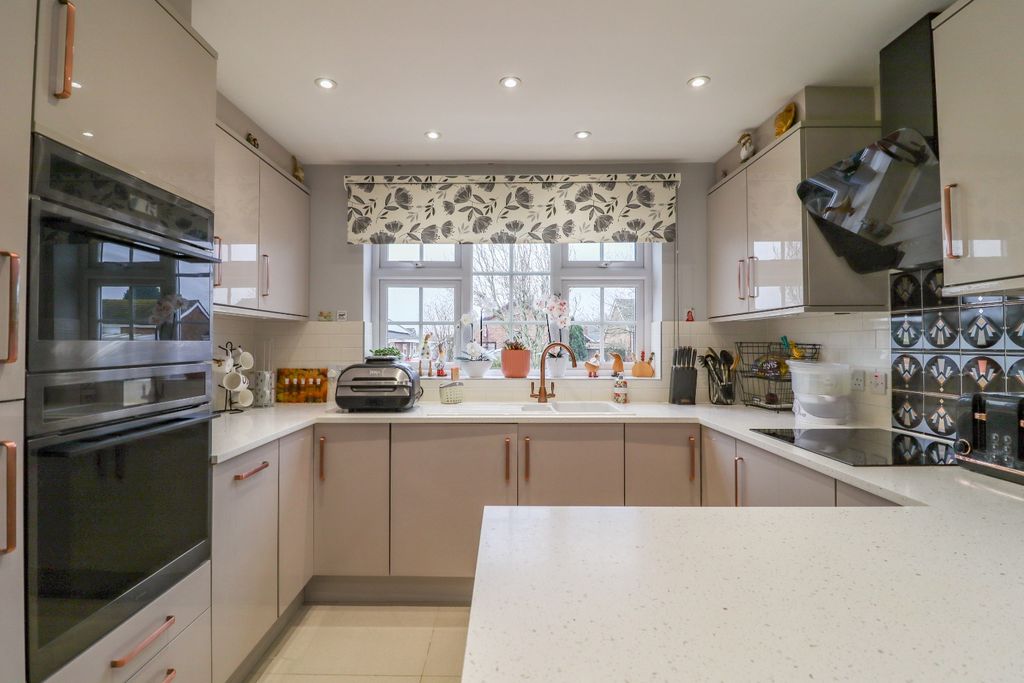 Property photo 2 of 21 4797043