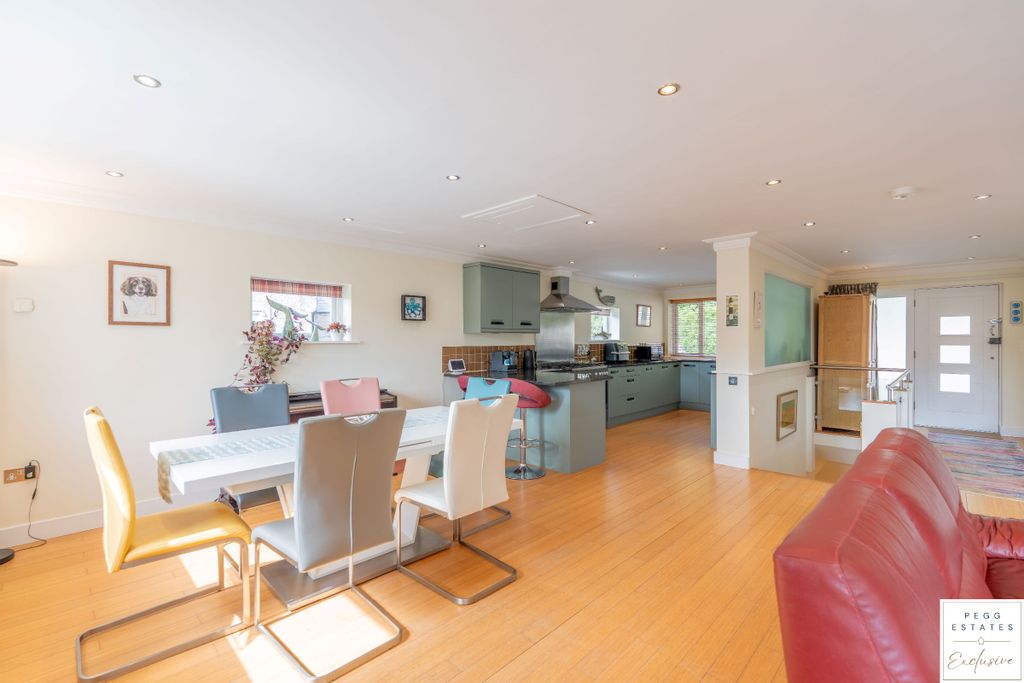 Property photo 3 of 26