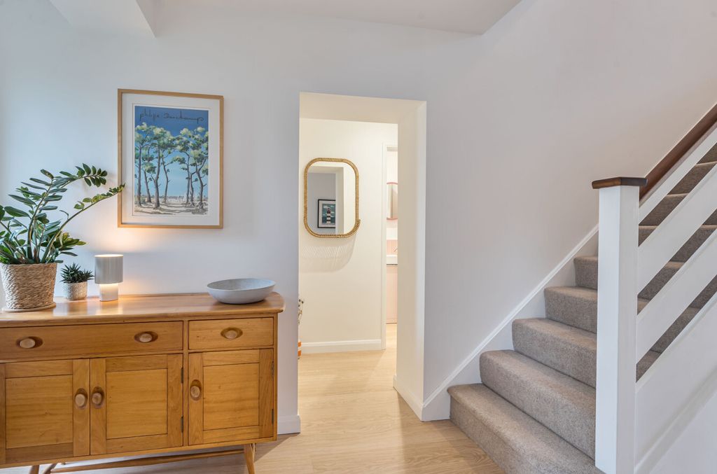 Property photo 2 of 26 1408167-25-698618...