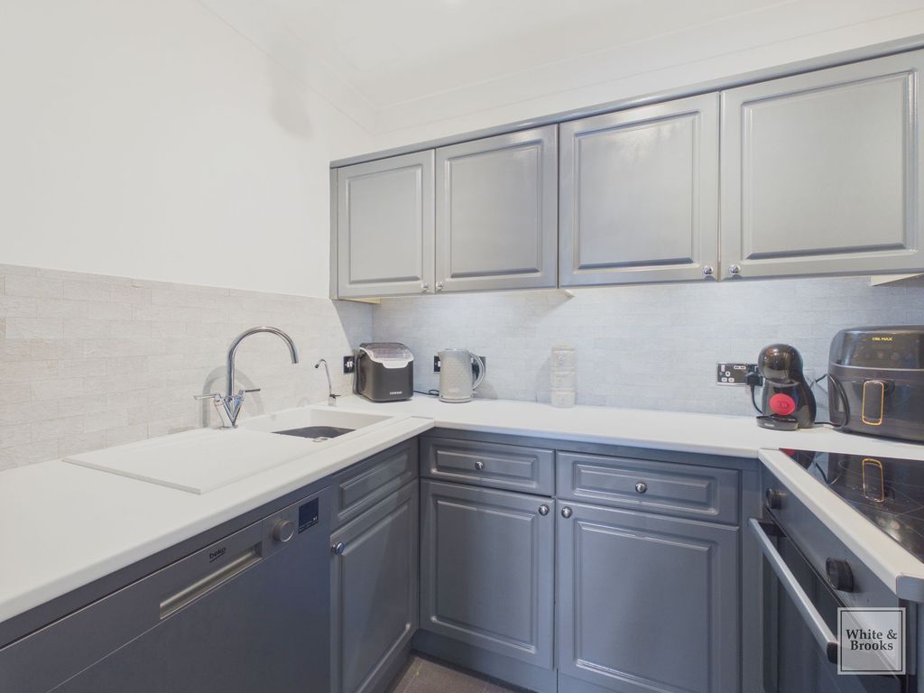 Property photo 3 of 18 Kitchen