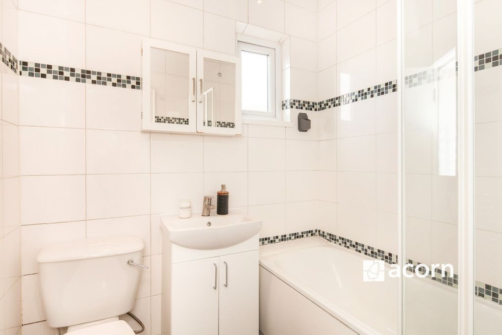 Property photo 2 of 10 Bathroom