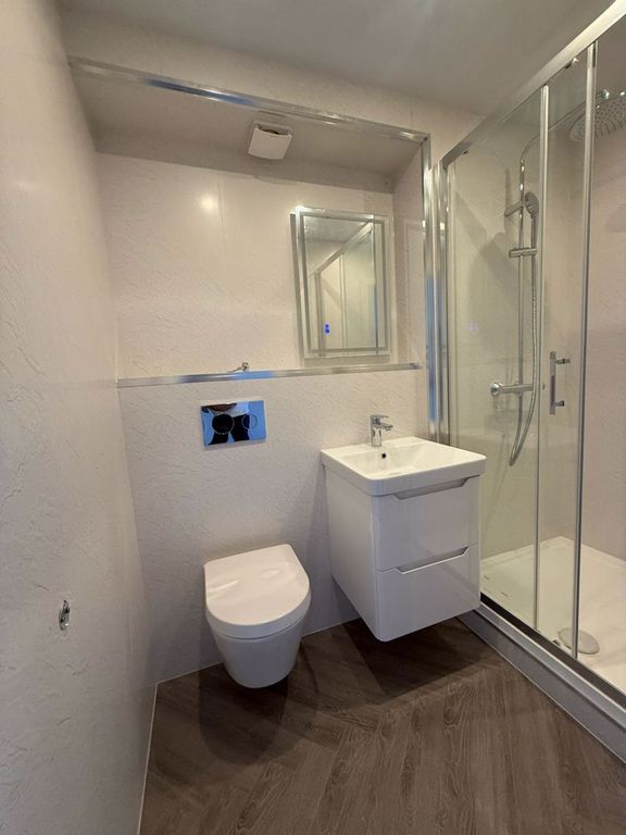 Property photo 2 of 9 Bathroom