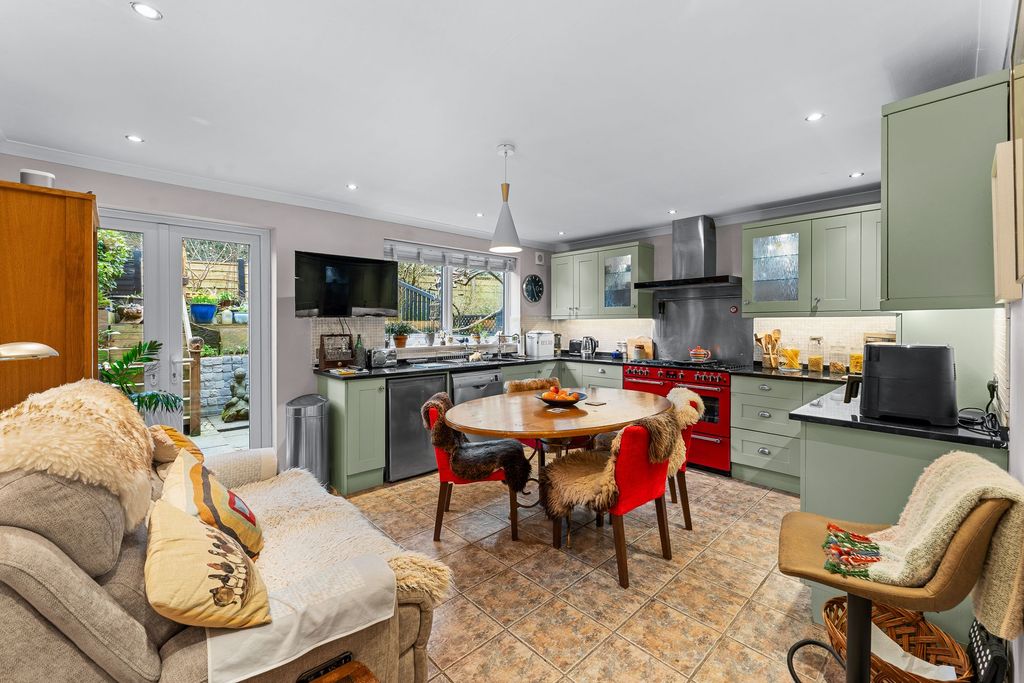 Property photo 2 of 35