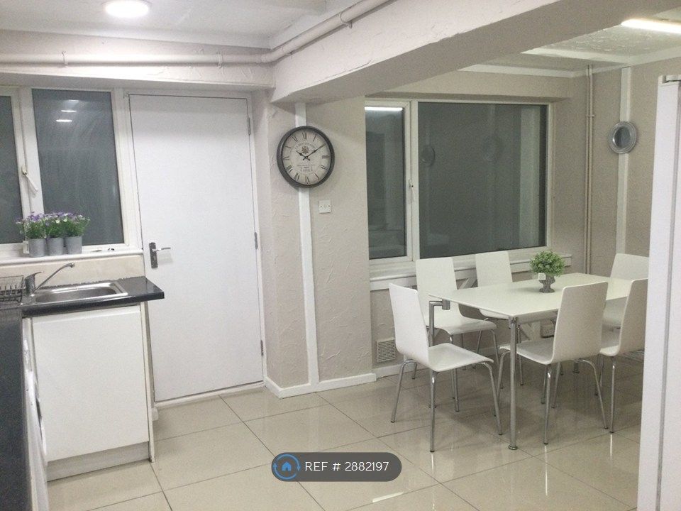 Property photo 1 of 18 Grand Eating Area
