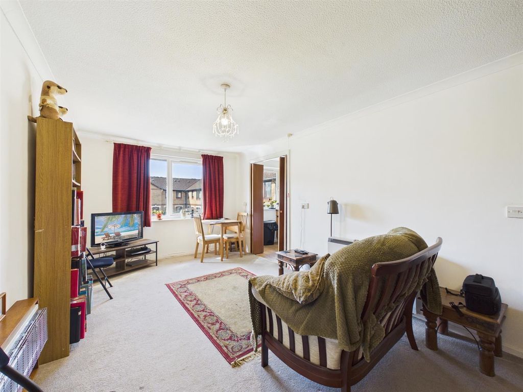 Property photo 3 of 6 Lounge