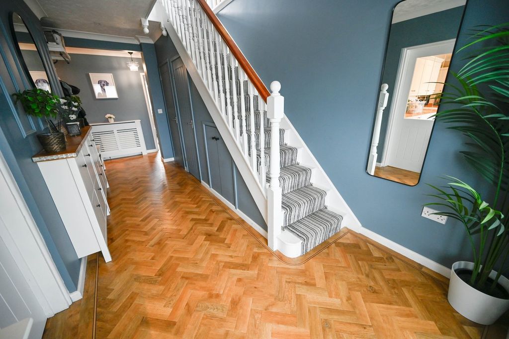 Property photo 2 of 37
