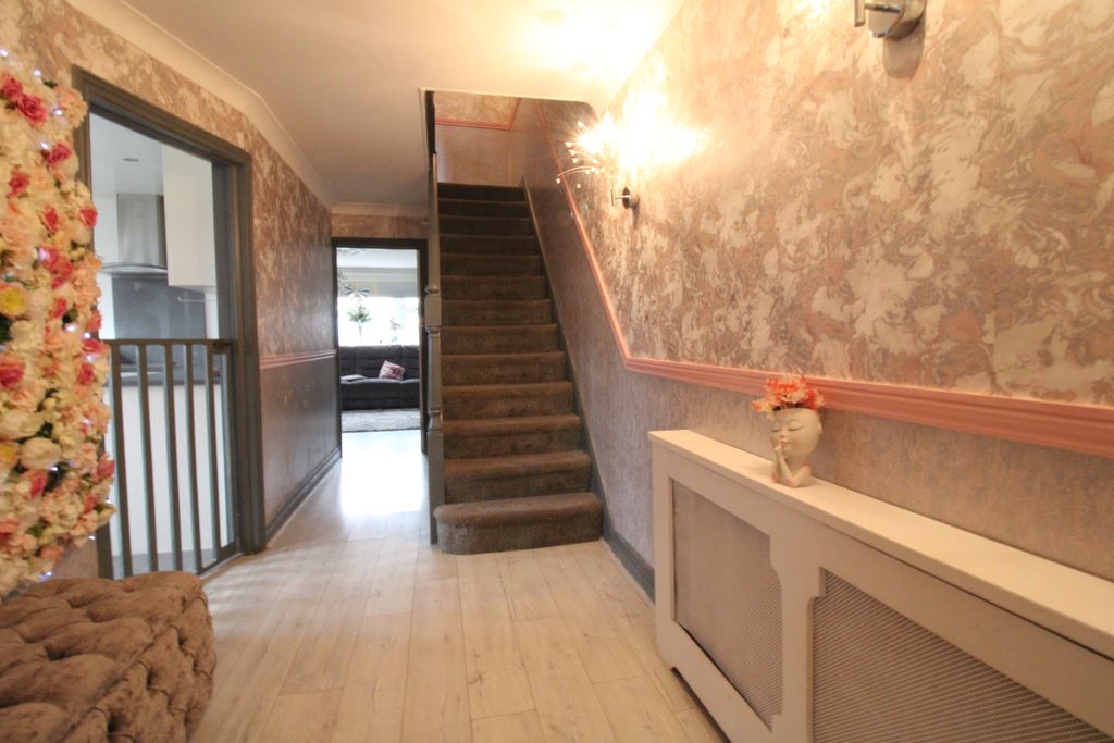 Property photo 3 of 21 Reception Hallway