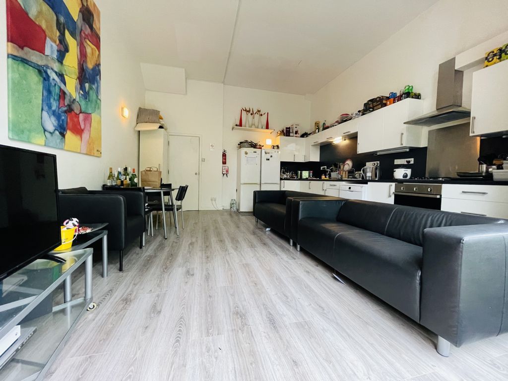 Property photo 3 of 7 Gallery