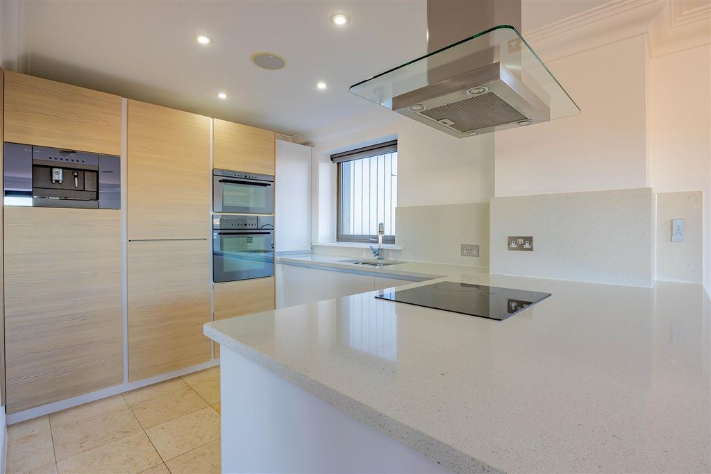 Property photo 3 of 21 Kitchen