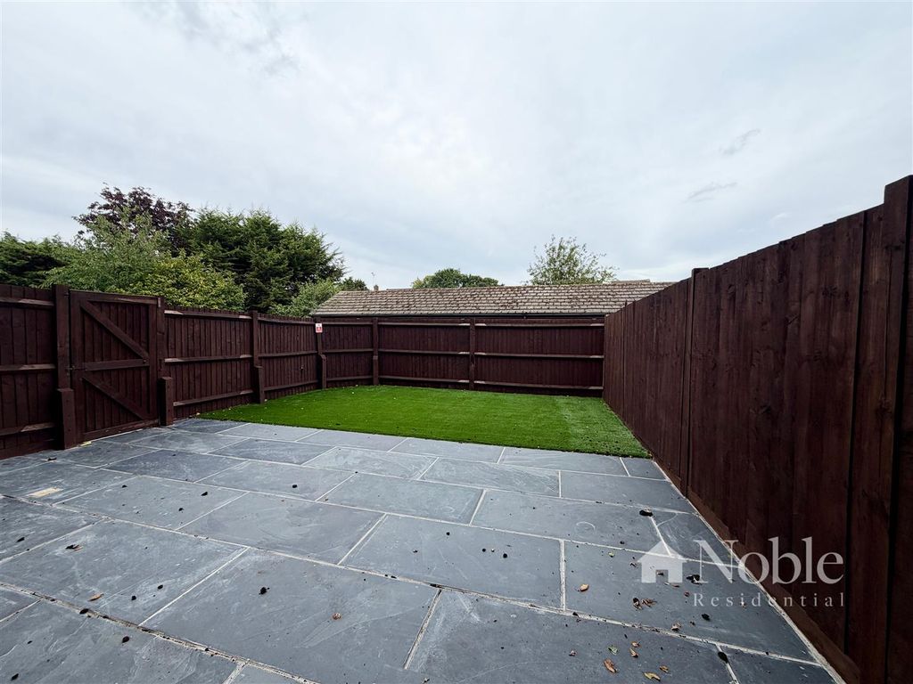 Property photo 3 of 12 Private Garden