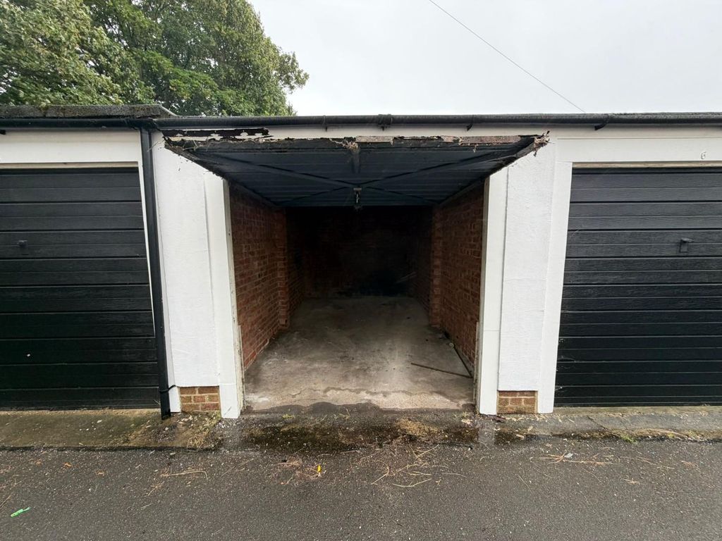 Property photo 2 of 3 External/ Door Open