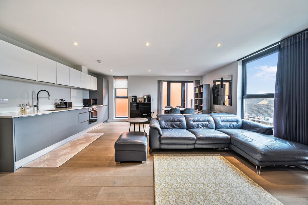 Property photo 2 of 19 1437958-1-69ce31B...