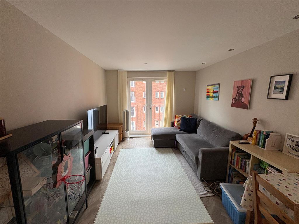 Property photo 3 of 11