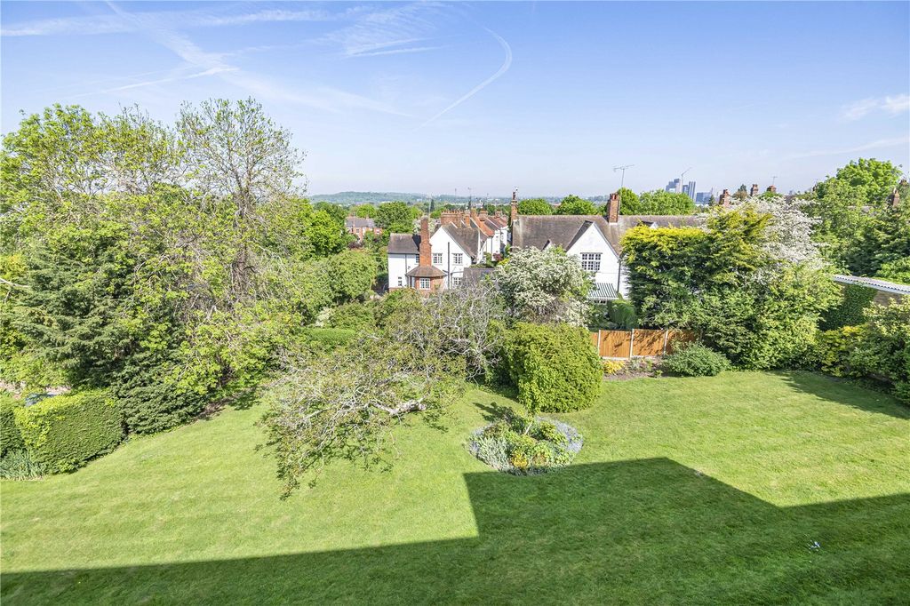 Property photo 3 of 12 Garden