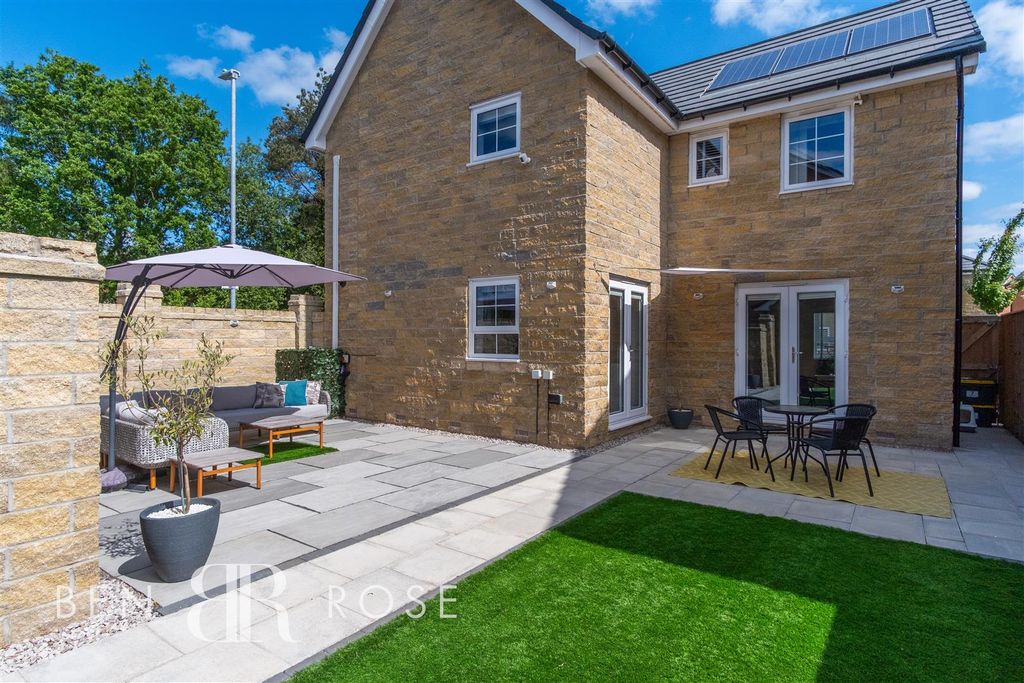 Property photo 2 of 33 Garden