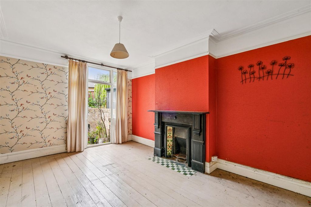 Property photo 2 of 15 For Sale - Stile Hall Gardens, W4