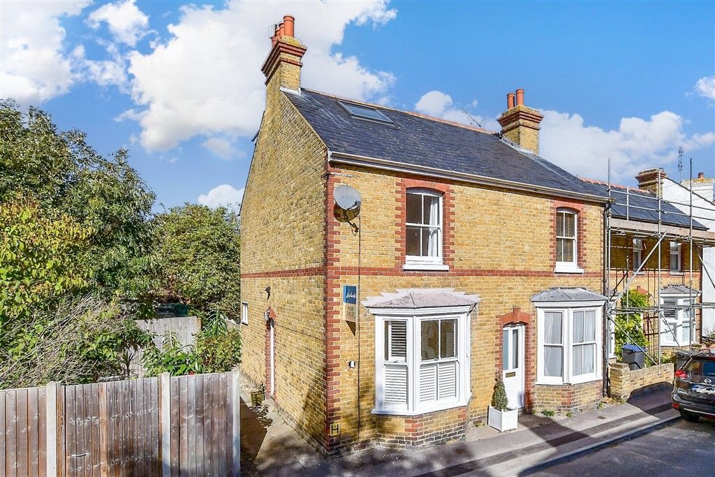 Property photo 1 of 12 Web