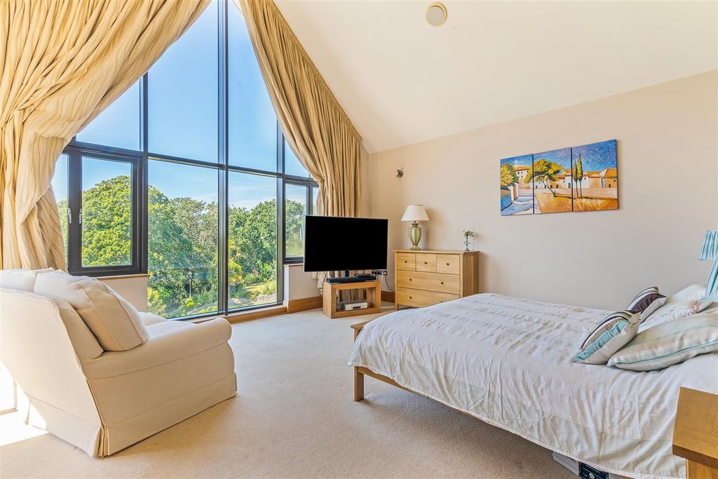 Property photo 2 of 33 11 Brudenell Avenue 323847 (22).Jpg