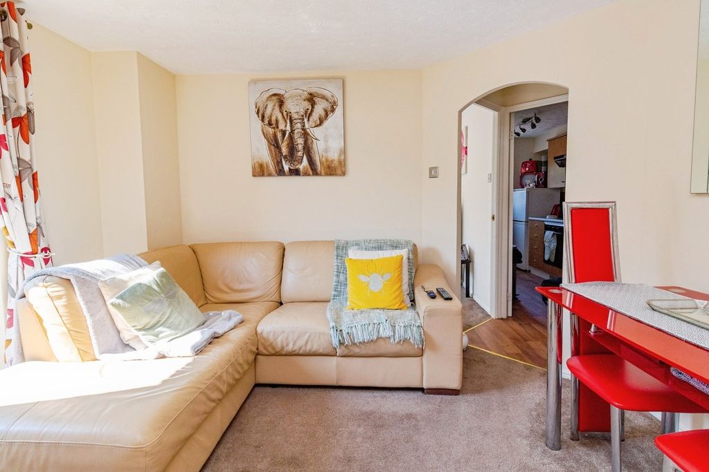 Property photo 3 of 11