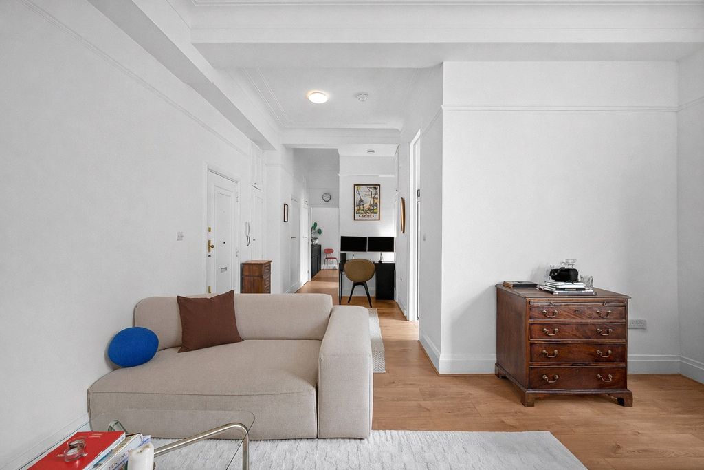 Property photo 3 of 11 Picture No. 18