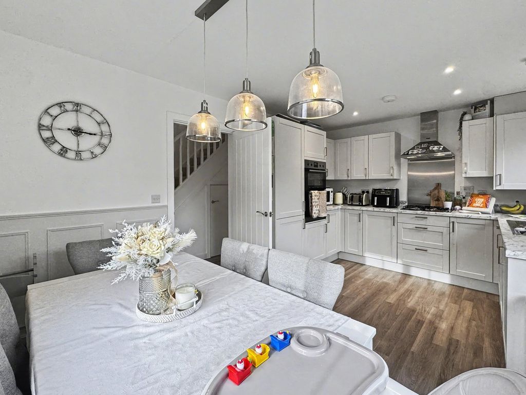 Property photo 3 of 31