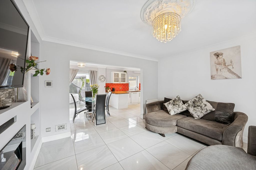 Property photo 3 of 33