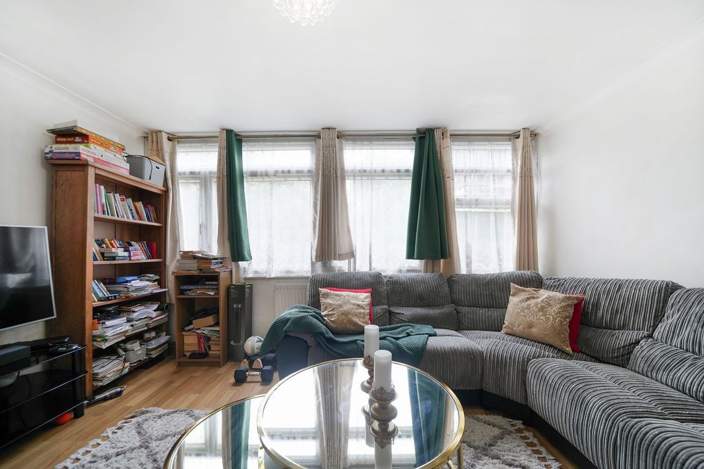 Property photo 2 of 10 Flat 10, Park Lawn - Mglsnrhiuumys025Etrr