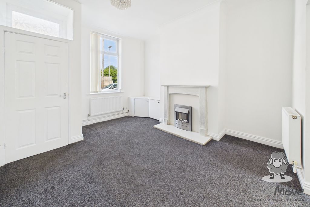 Property photo 2 of 13 9