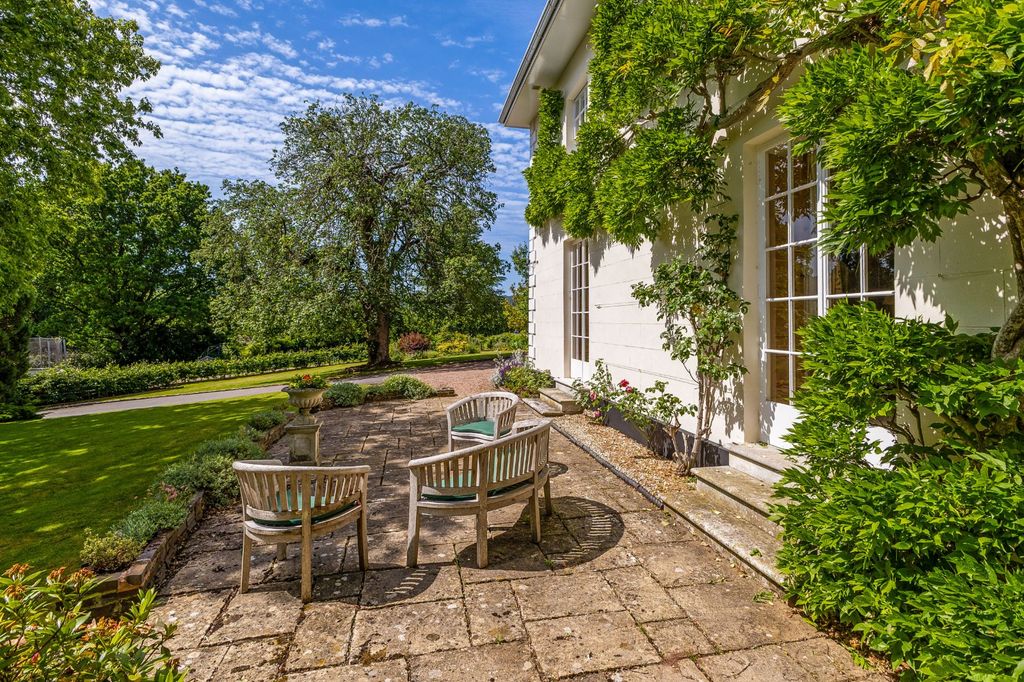 Property photo 3 of 25 Garden Terrace